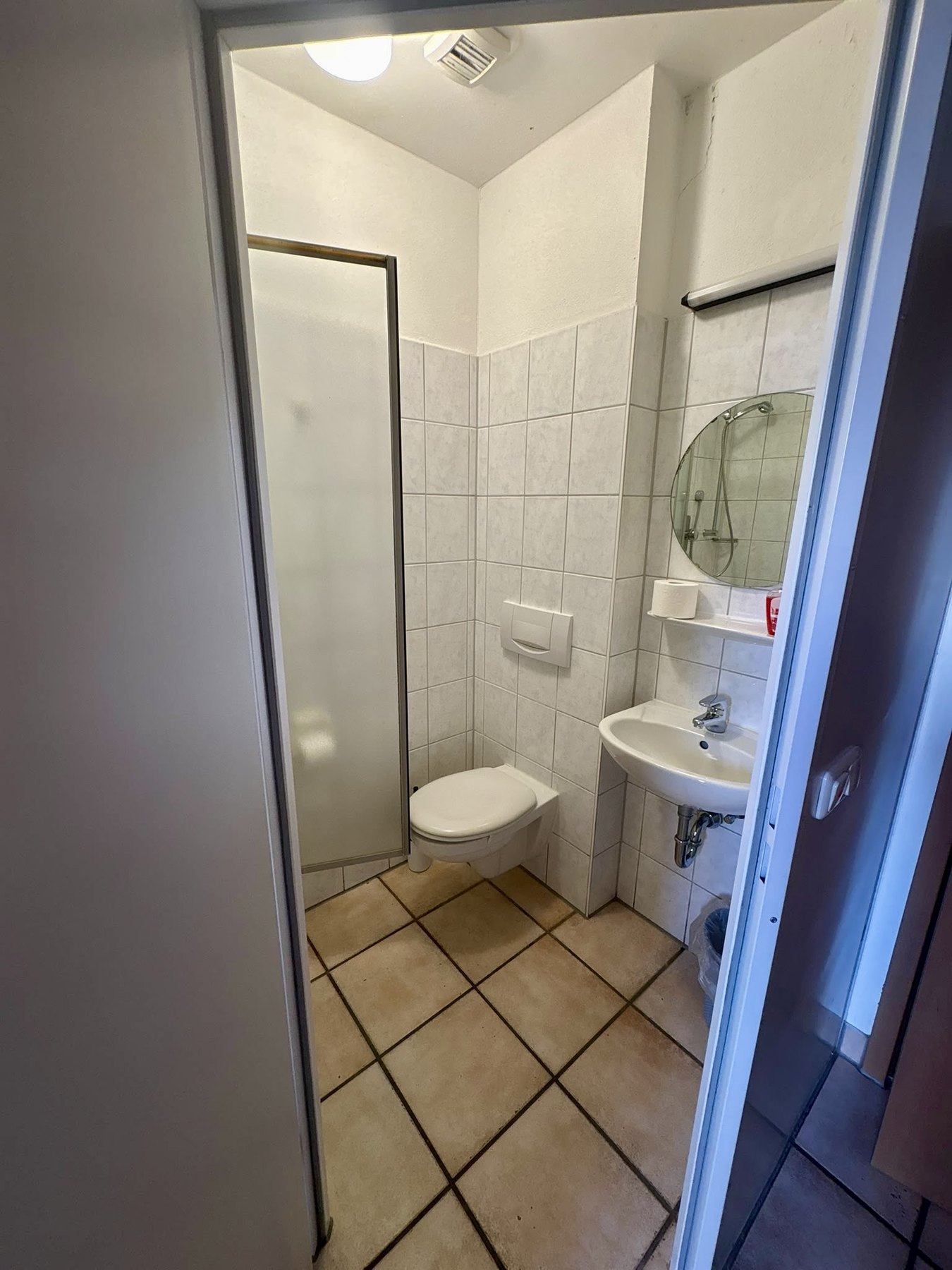 Dusche & WC zum 2-Bett-Zimmer
