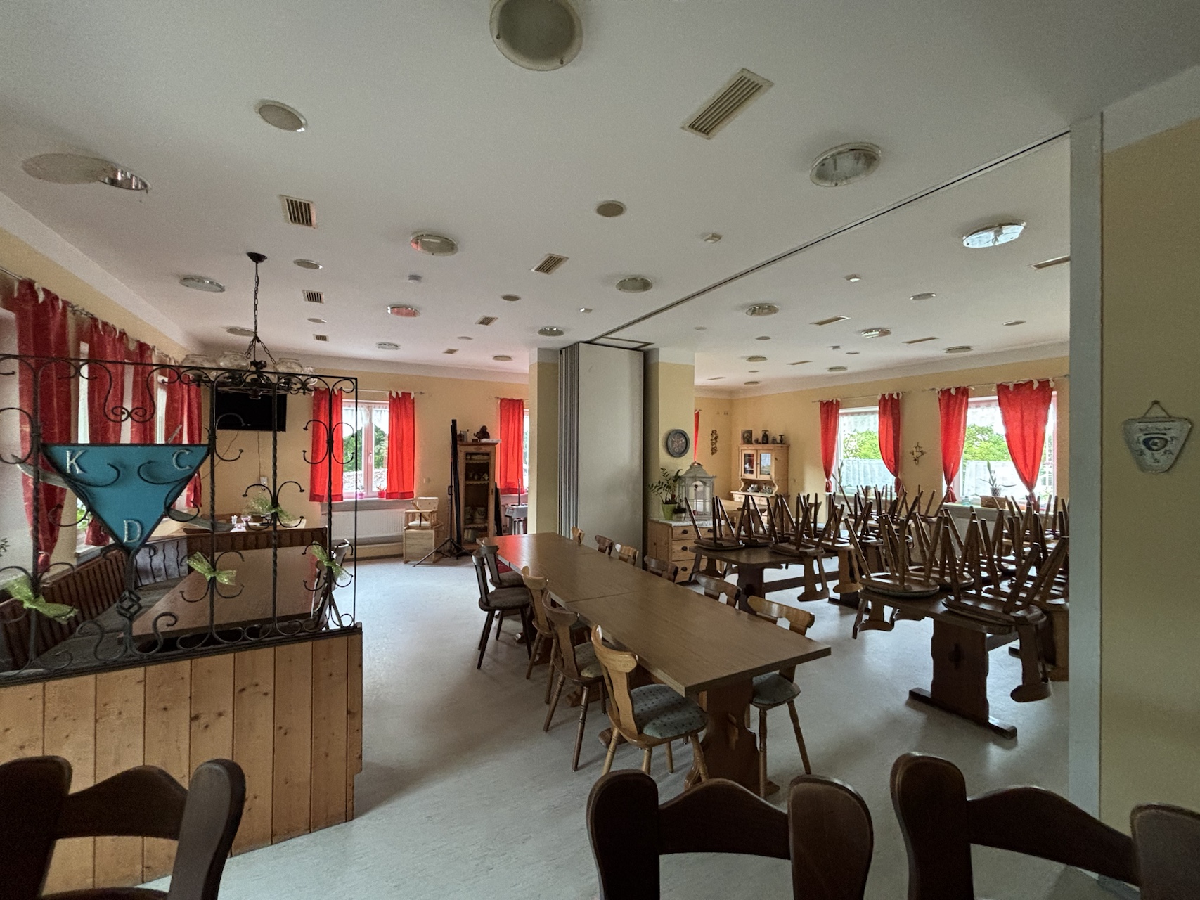 Salón del restaurante "Eichwaldstuben" con zona flexible separable