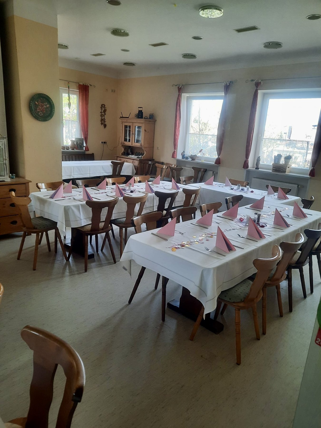 Salón preparado para una ocasión festiva